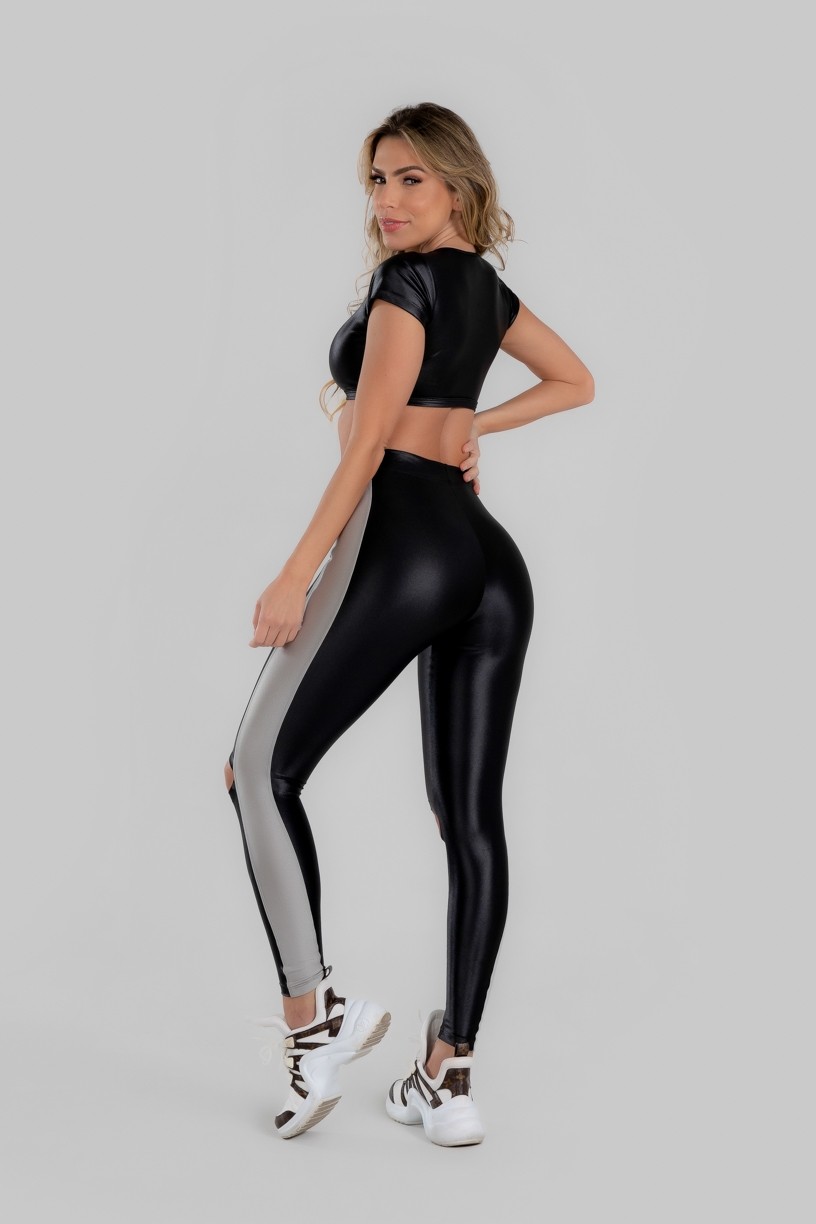 Calça Legging com Faixa Lateral e Abertura nos Joelhos (Preto / Prata) | Ref: K2970-A