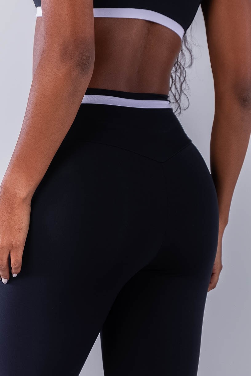 Calça Legging com Faixa N Cós e Vivo (Preto / Branco) | Ref: K4490-A