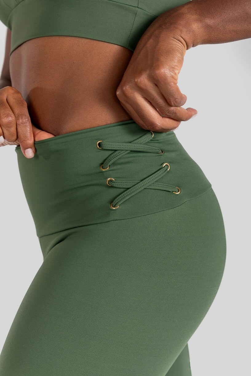 Calça Legging com Ilhós (Verde Militar) | Ref: K3106-B