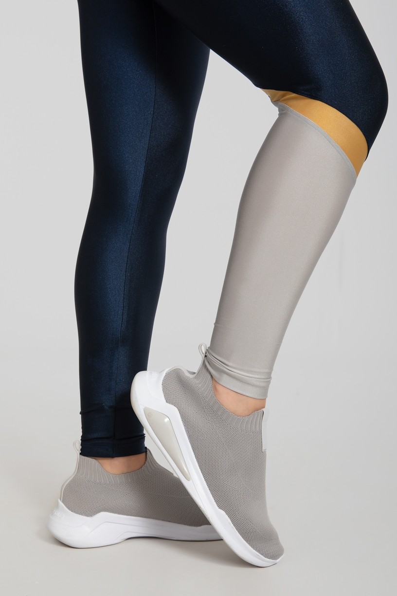Calça Legging com Recorte Diagonal em uma Perna (Azul Marinho / Prata / Ouro) | Ref: GO474-C