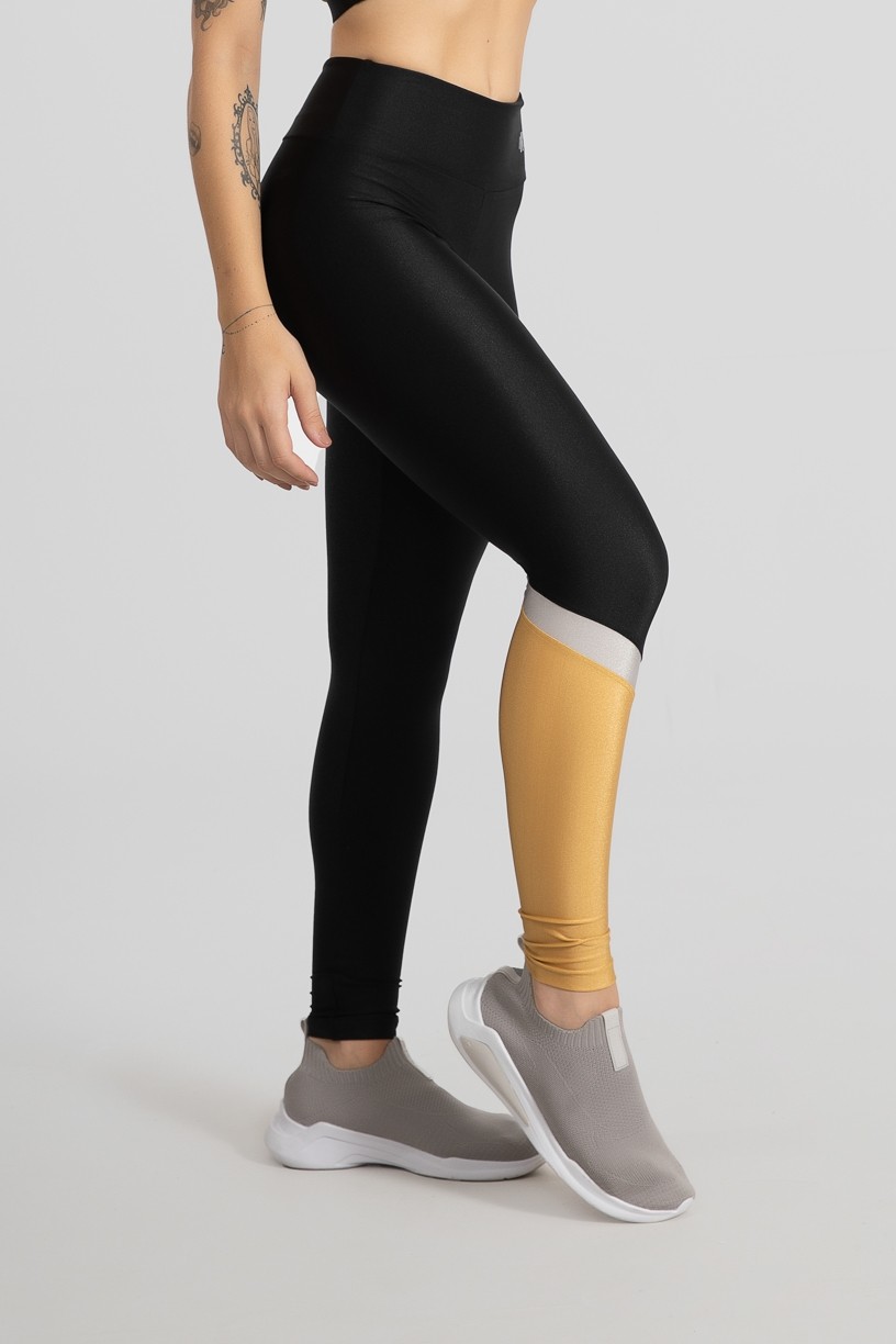 Calça Legging com Recorte Diagonal em uma Perna (Preto / Ouro / Prata) | Ref: GO474-A