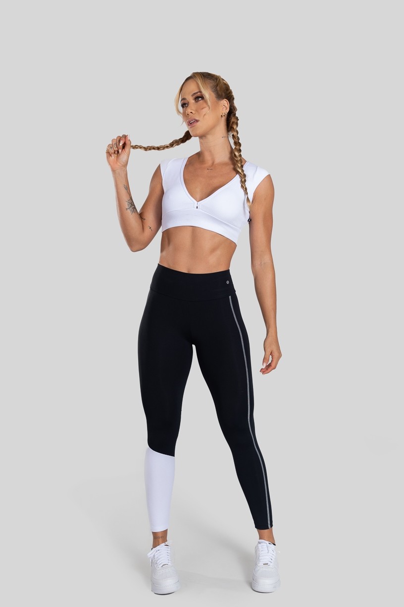 Calça Legging com Recorte Diagonal (Preto / Branco) | Ref: K3125-C