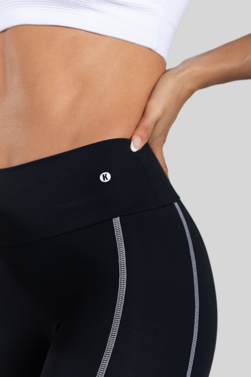 Calça Legging com Recorte Diagonal (Preto / Branco) | Ref: K3125-C