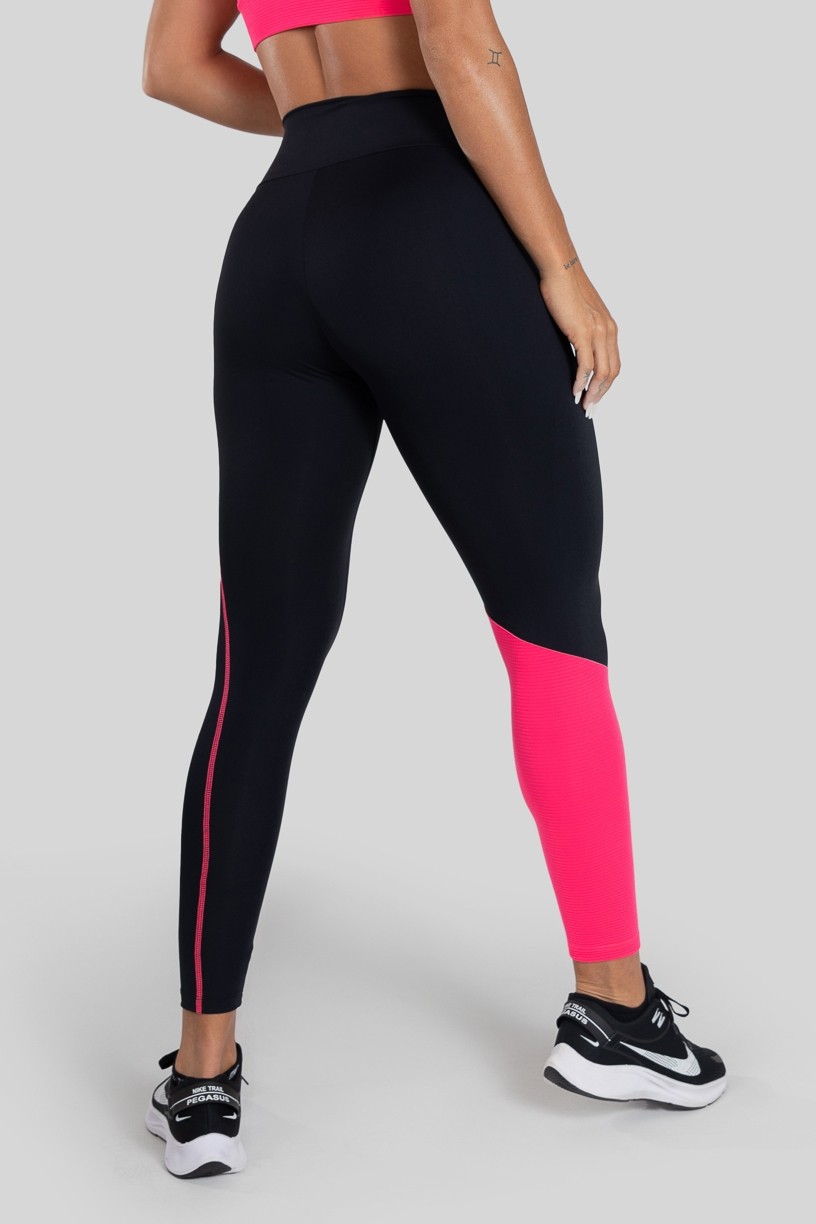 Calça Legging com Recorte Diagonal (Preto / Rosa) | Ref: K3125-B 