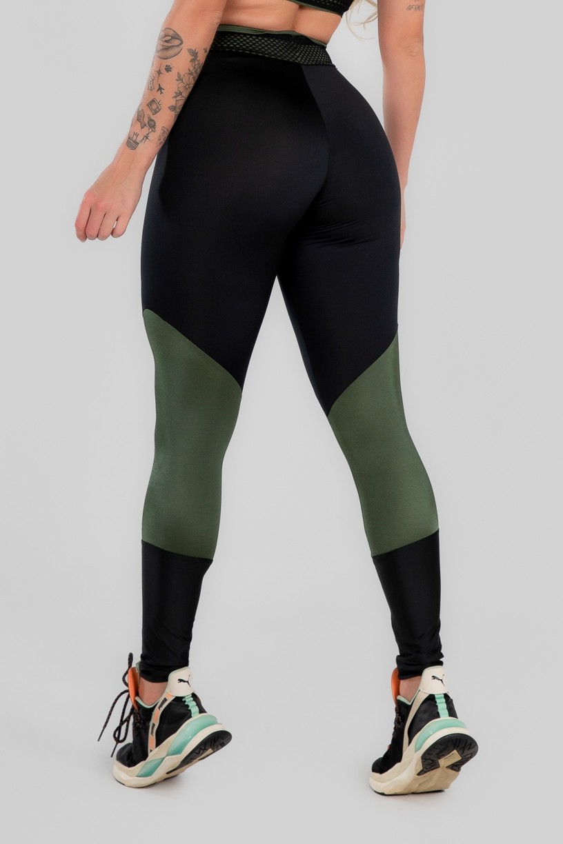 Calça Legging com Recorte e Cós com Elástico (Preto / Verde Militar) | Ref: K2969-C