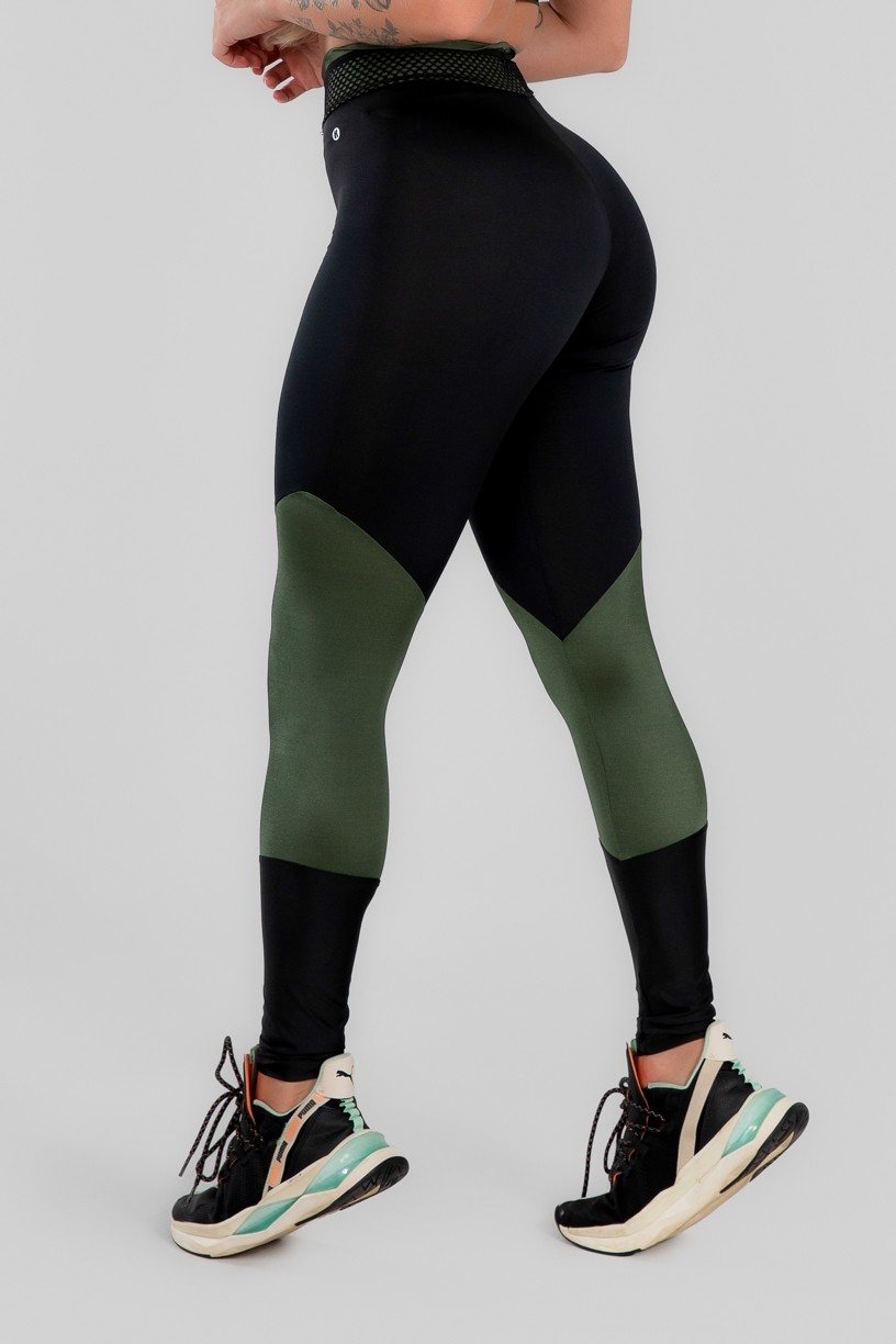 Calça Legging com Recorte e Cós com Elástico (Preto / Verde Militar) | Ref: K2969-C