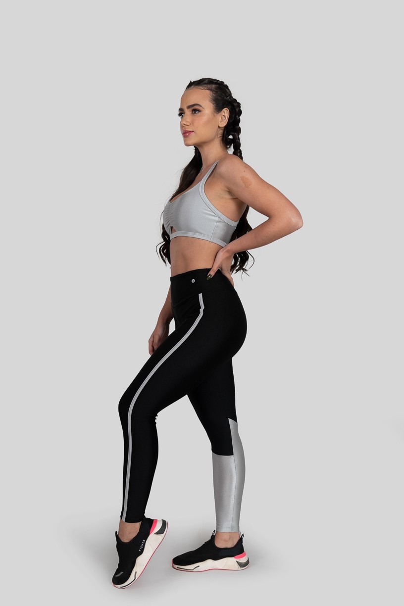 Calça Legging com Recorte e Chapado (Preto / Prata) | Ref: K3145-A