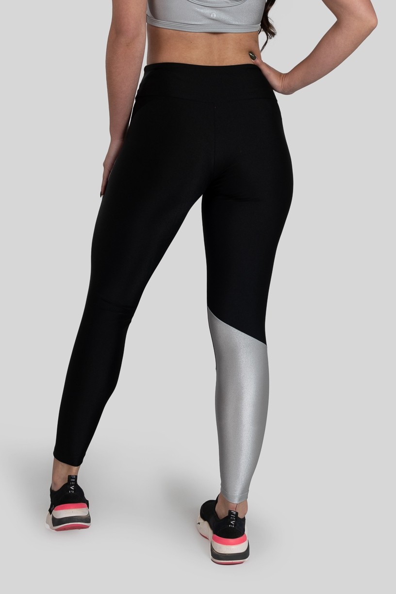 Calça Legging com Recorte e Chapado (Preto / Prata) | Ref: K3145-A