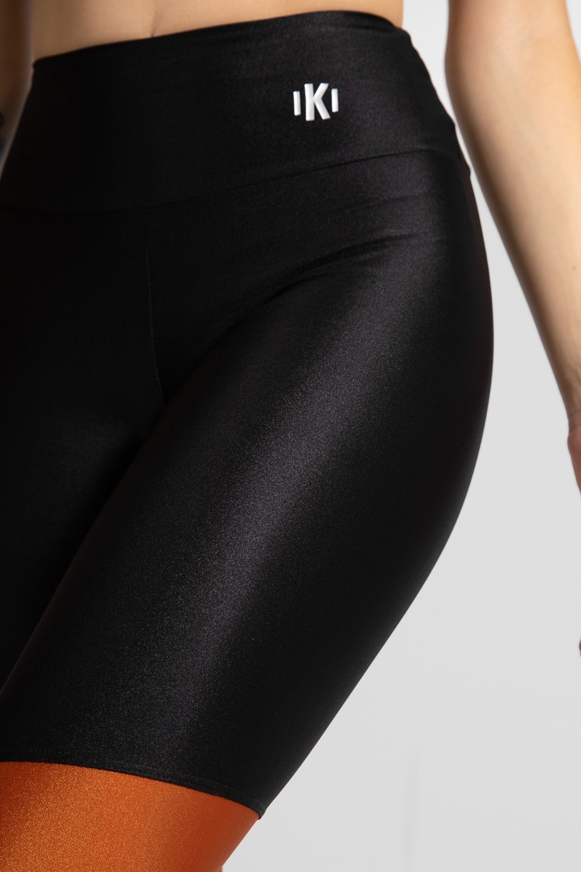 Calça Legging com Recorte em Diagonal (Preto / Bronze) | Ref: GO470-A