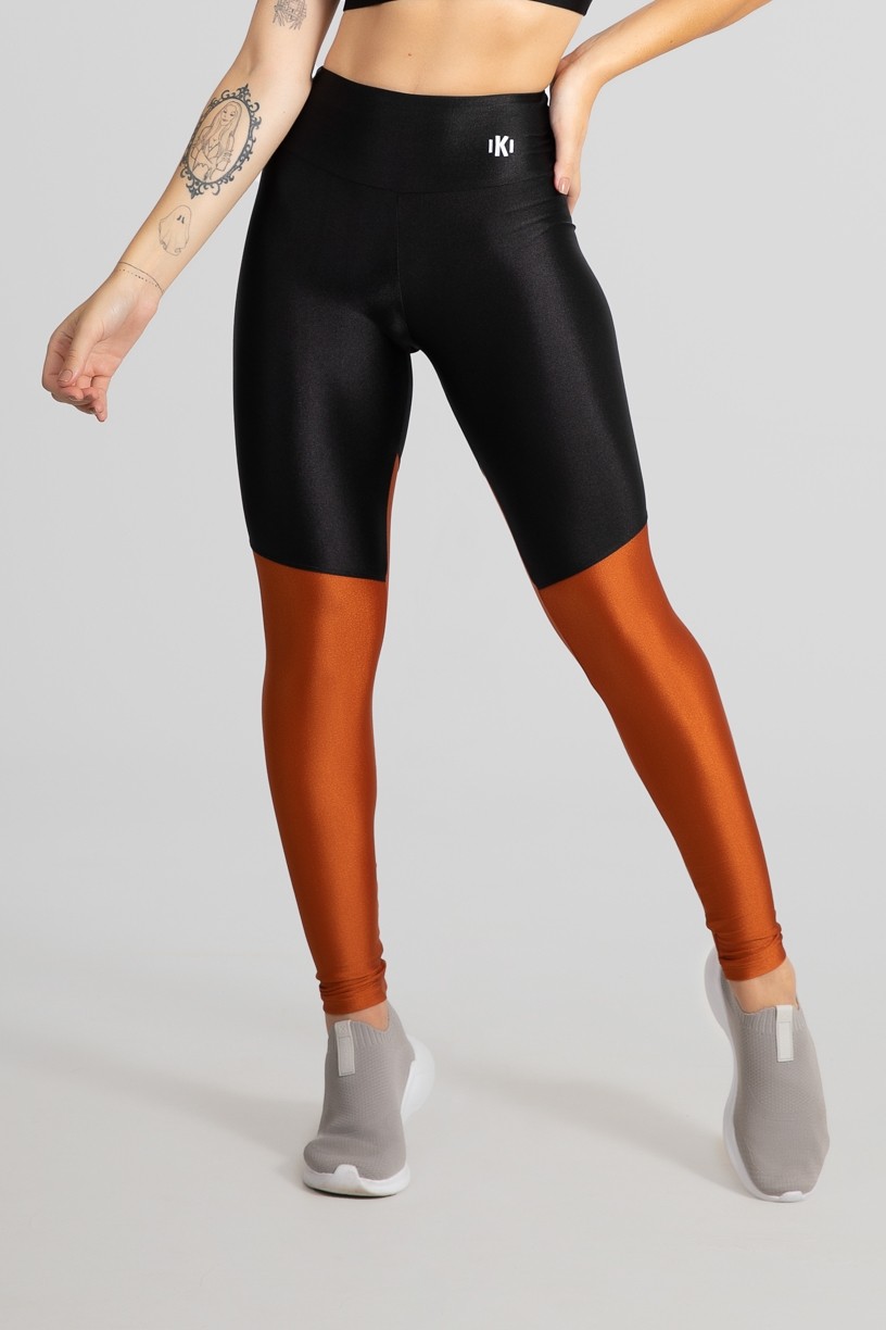 Calça Legging com Recorte em Diagonal (Preto / Bronze) | Ref: GO470-A