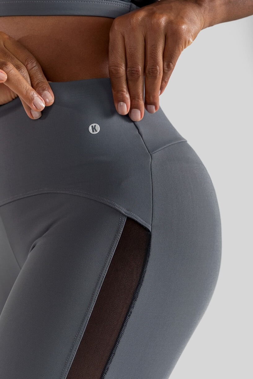 Calça Legging com Recorte Lateral de Tule (Chumbo) | Ref: K3110-E