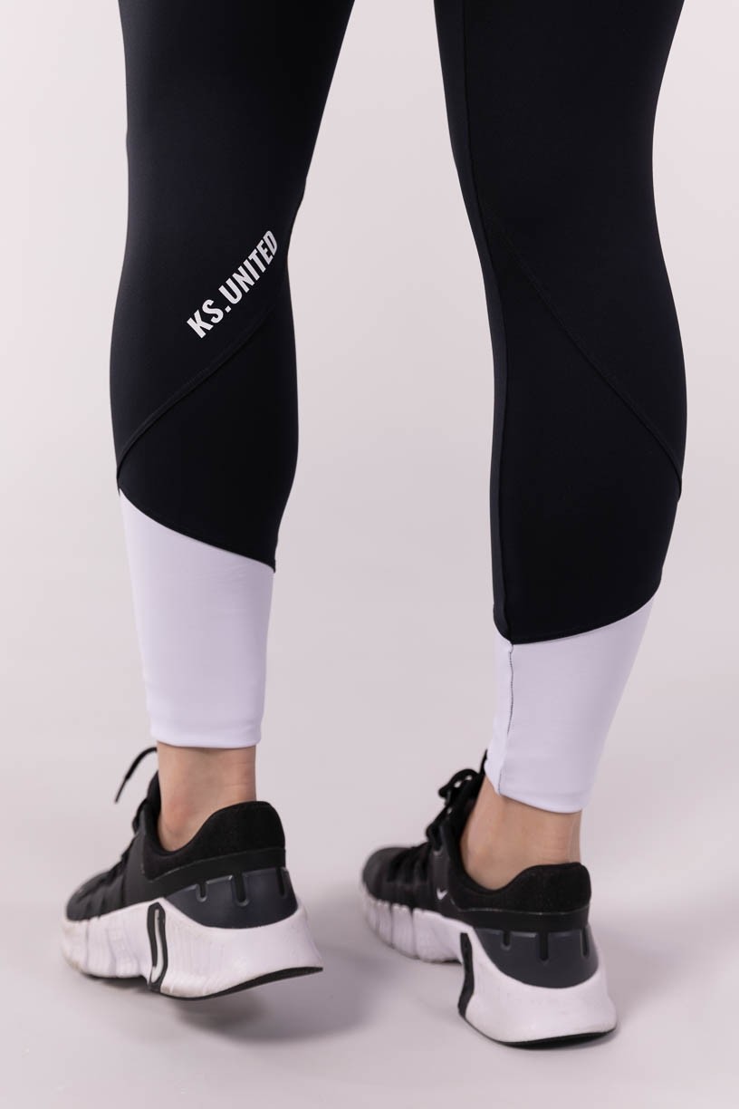 K3582-A_Calca_Legging_com_Recorte_Triangular_Preto__Branco__Ref:_K3582-A