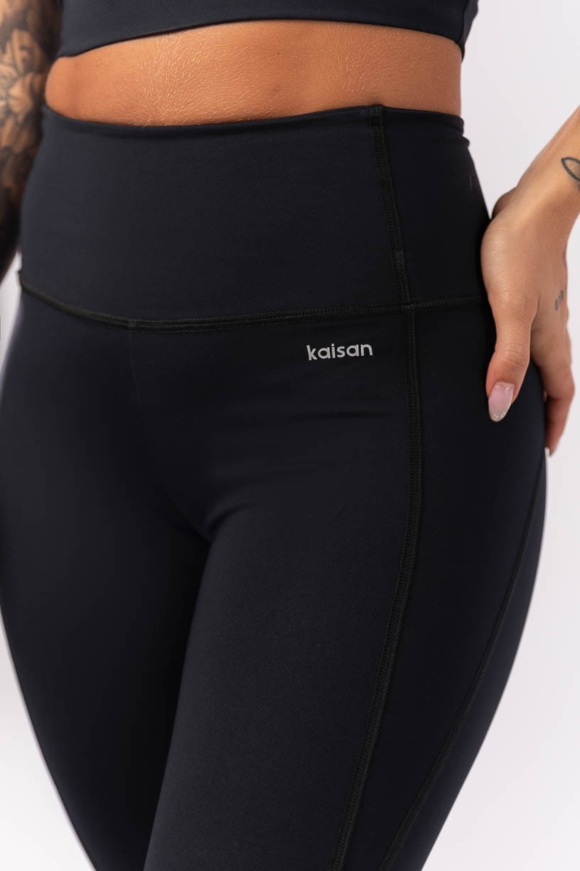 K3992-A_Calca_Legging_com_Recortes_e_Cobertura_Preto__Ref:_K3992-A