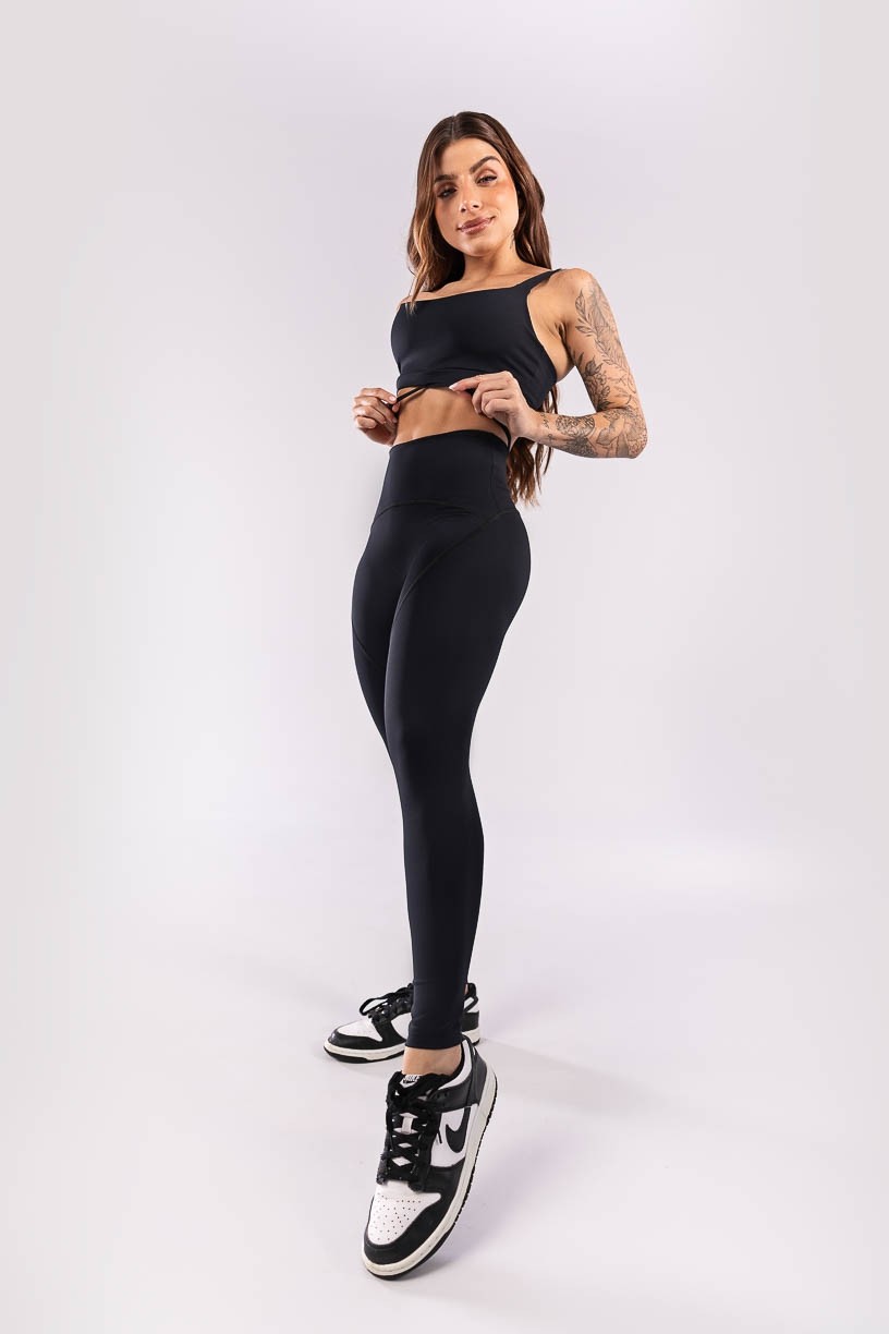 K3930-B_Calca_Legging_sem_Gancho_com_Cos_em_V_Preto__Ref:_K3930-B