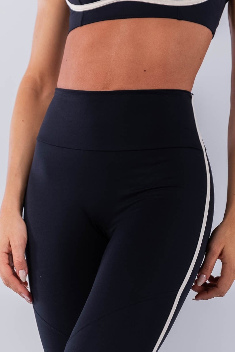 Calça Legging sem Gancho com Chapado nas Laterais (Preto / Off-White) | Ref: K4485-A