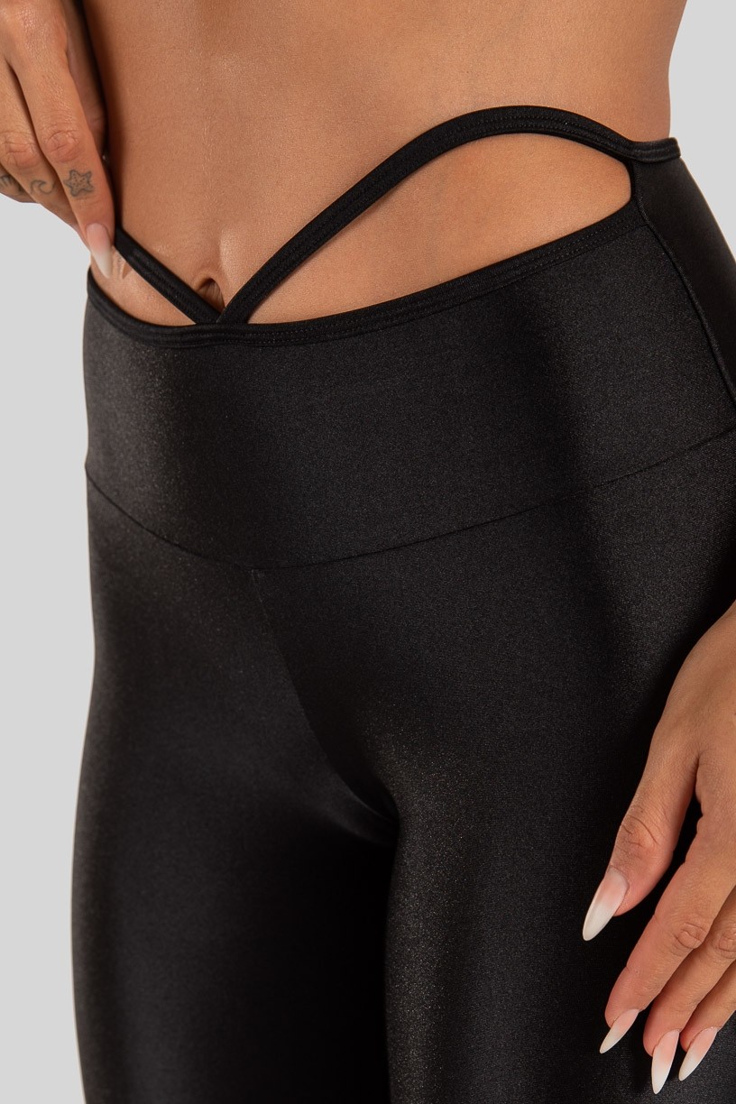 Calça Legging Tecido Platinado com Tiras no Cós (Preto)  Ref K3212-B