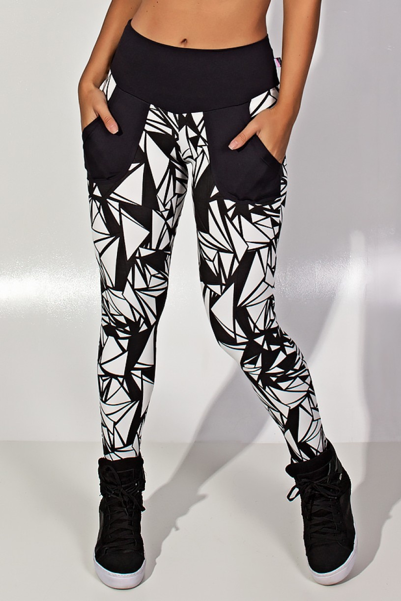 Legging Mariana Estampada com Cós e Bolso Lisos (Preto com Triângulos Brancos / Preto) | Ref: KS-F367-001