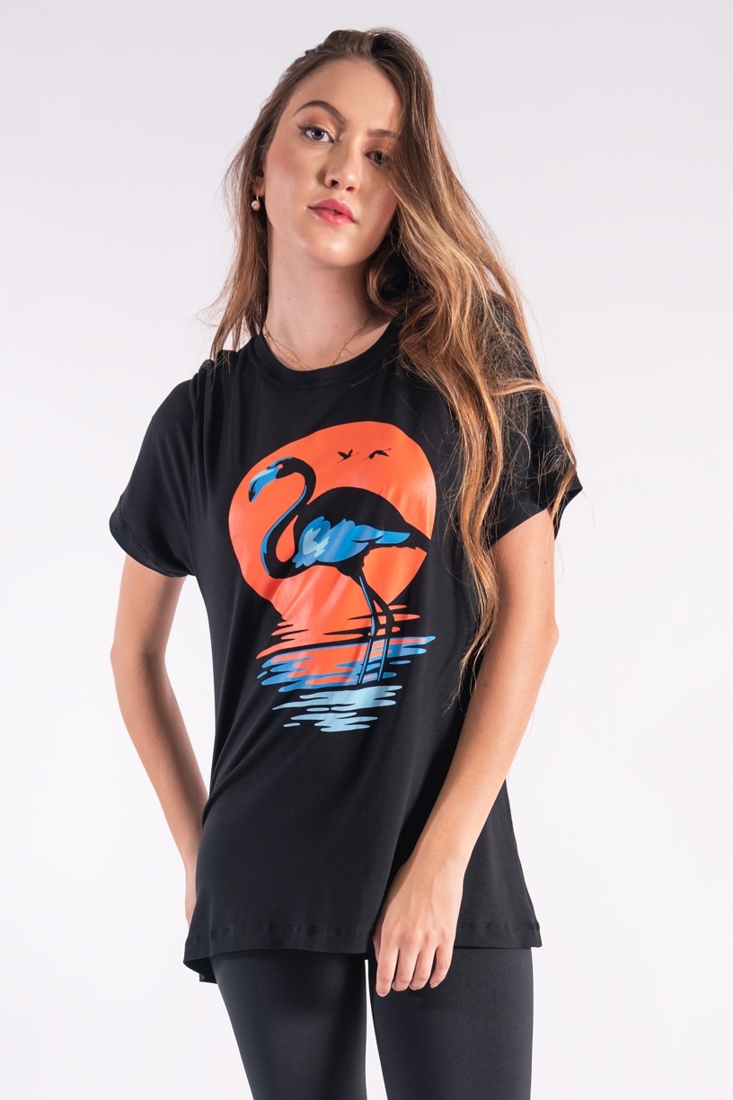 Camisetão com Silk Flamingo Por Do Sol (Preto) | Ref: K2845-A