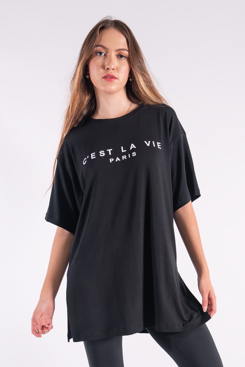 Camisetão Maxi com Silk Cest La Vie (Preto) | Ref: K2851-A