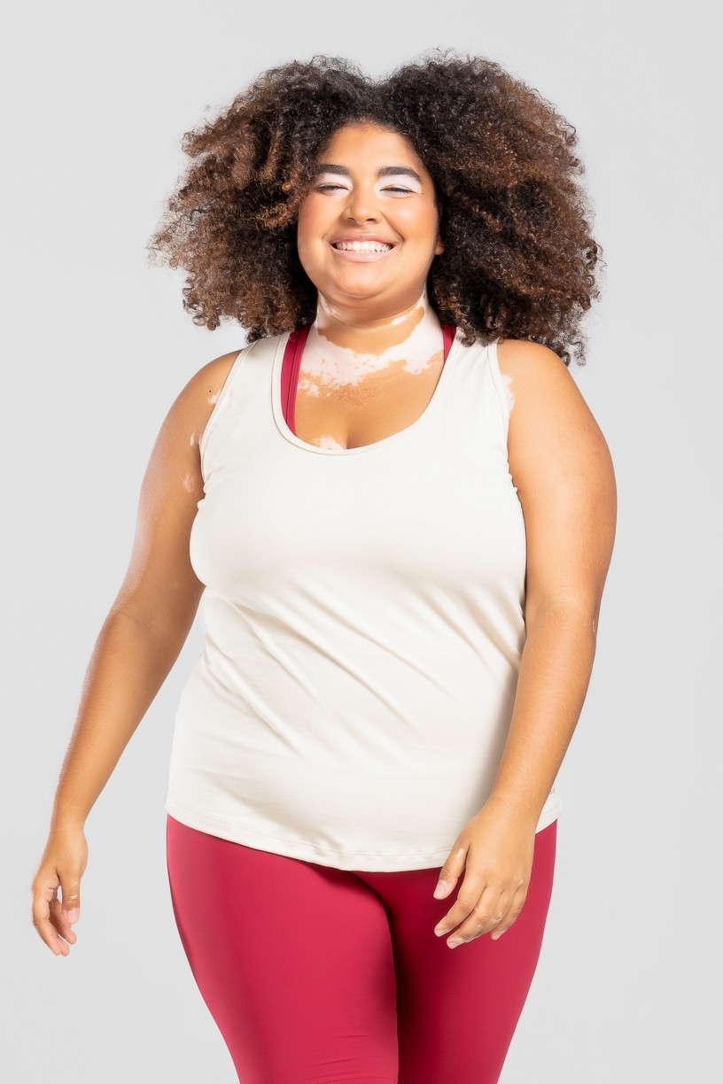 Camiseta Nadador Básica Plus Size (Bege) | Ref: KP3081-F