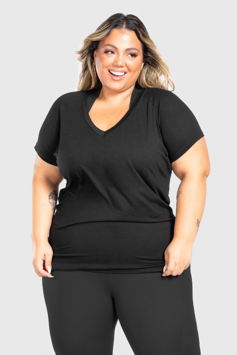 Camiseta Raglan Básica Plus Size (Preto) | Ref: KP3082-A