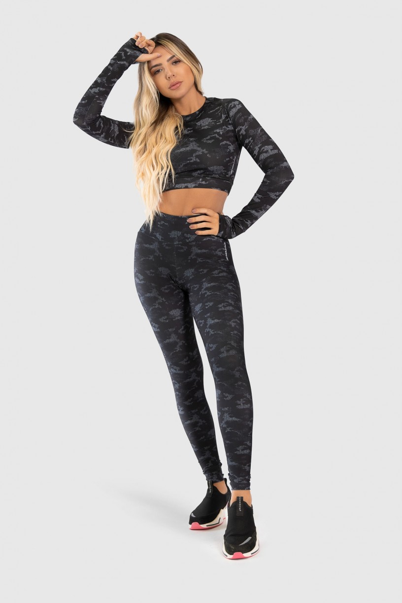 Cropped Fitness Manga Longa Dedinho Estampa Digital Camouflaged Black | Ref: GO229-A 