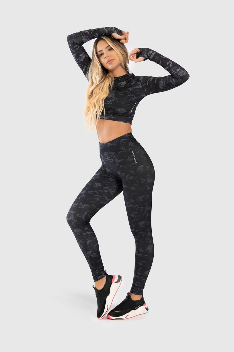 Cropped Fitness Manga Longa Dedinho Estampa Digital Camouflaged Black | Ref: GO229-A 