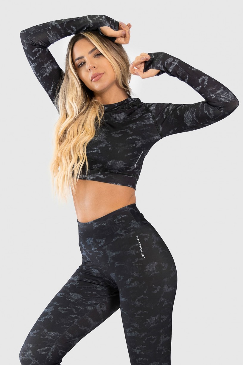 Cropped Fitness Manga Longa Dedinho Estampa Digital Camouflaged Black | Ref: GO229-A 