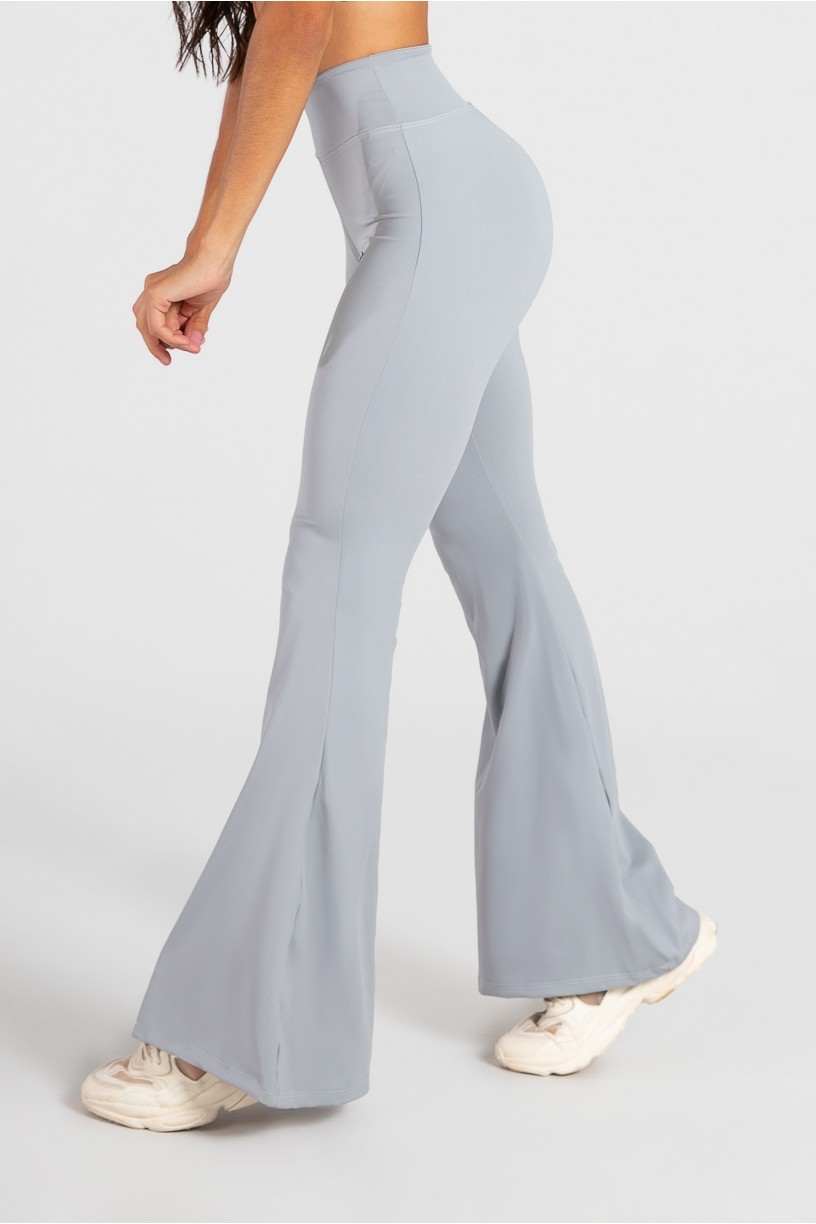 Calça Flare de Poliamida Básica (Cinza) | Ref: GO4-J