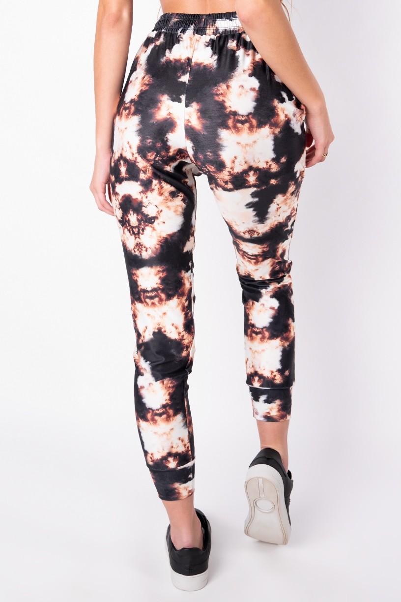 Calça Jogger Estampa Digital Tie Dye (Marrom / Preto) | Ref: K2826-F