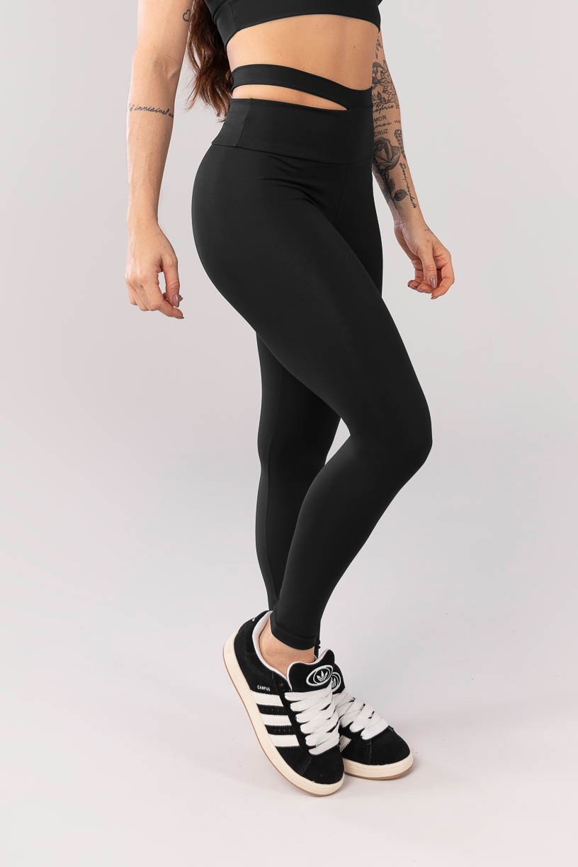 K4084-A_Calca_Legging_com_Abertura_no_Cos_Preto__Ref_K4084-A