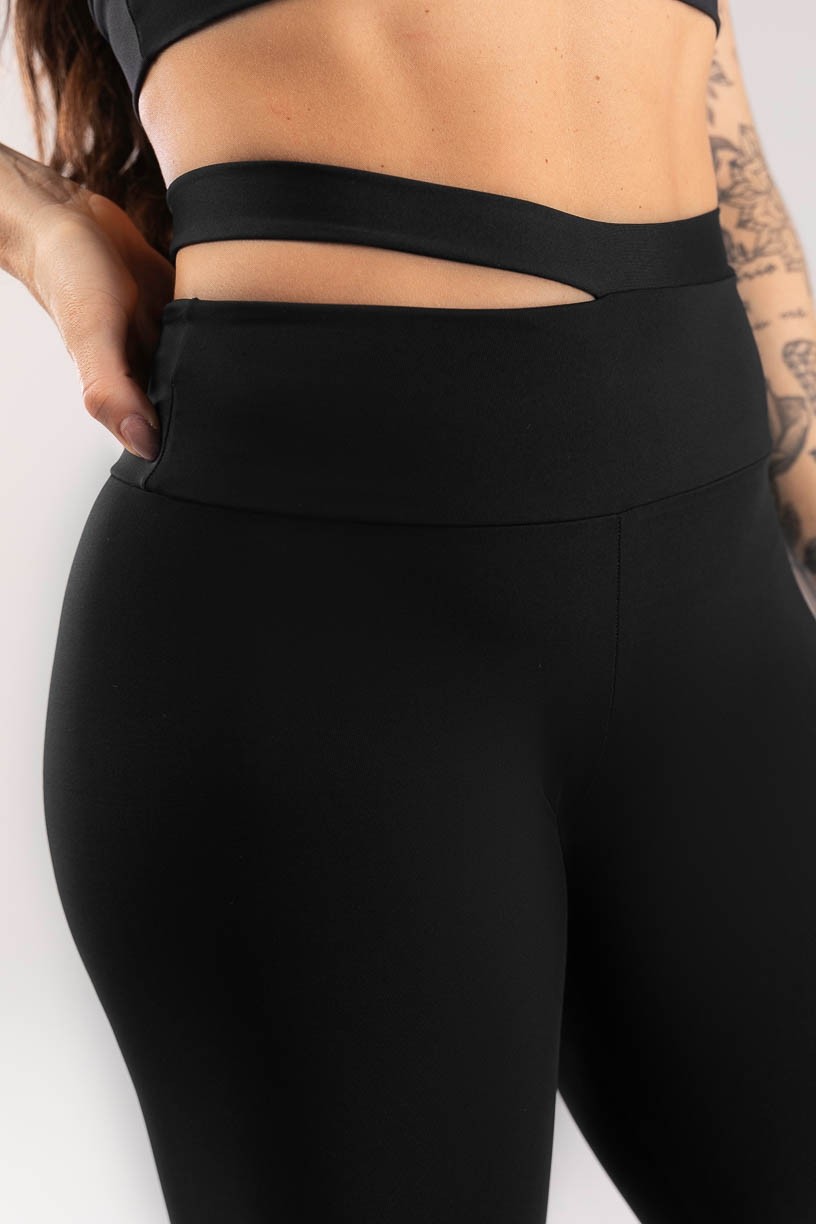 K4084-A_Calca_Legging_com_Abertura_no_Cos_Preto__Ref_K4084-A