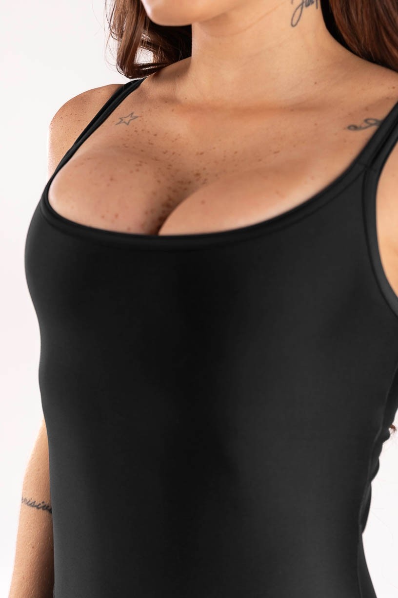 K4034-A_Macacao_com_Alcas_Duplas_e_Costas_Torcidas_Preto__Ref:_K4034-A
