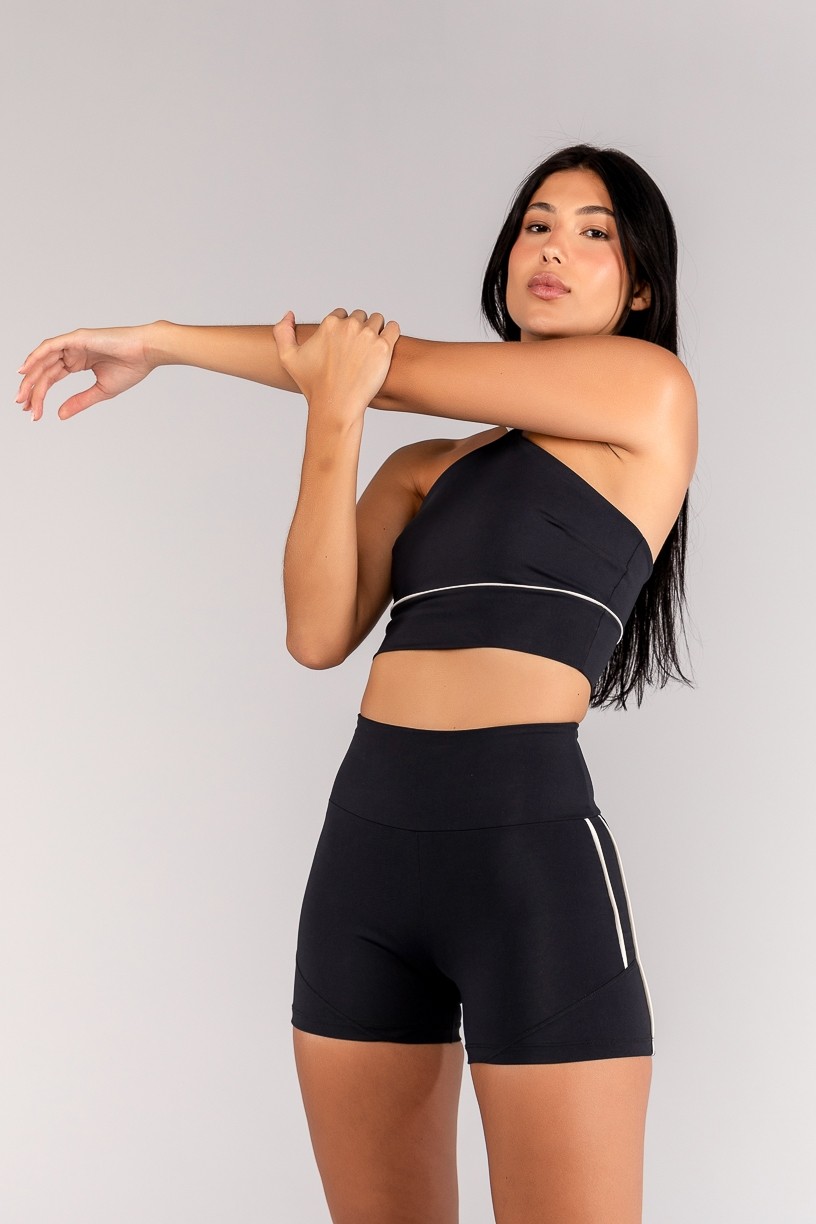 K4678-A_Short_com_Vivos_na_Lateral_e_Recortes_Preto__Champagne__Ref:_K4678-A