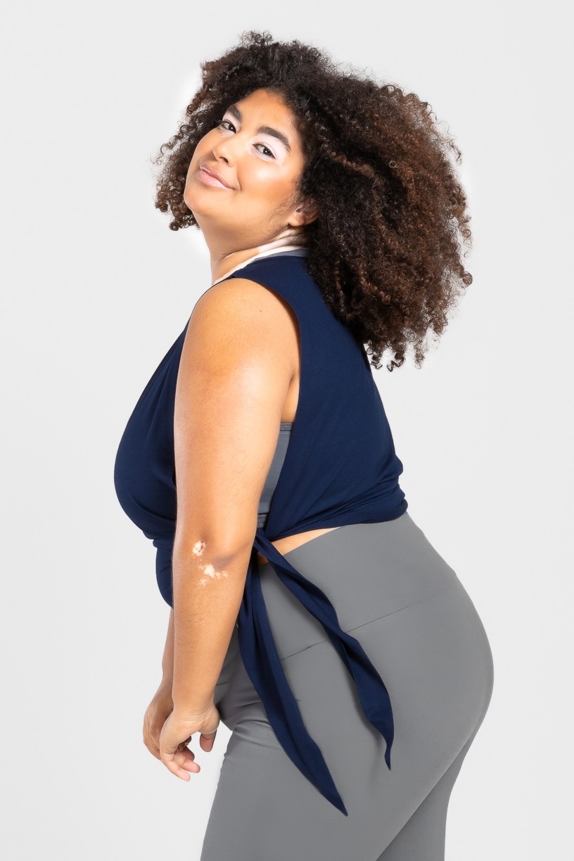 Regata com Nózinho Lateral Básica Plus Size (Azul Marinho) | Ref: KP3083-B