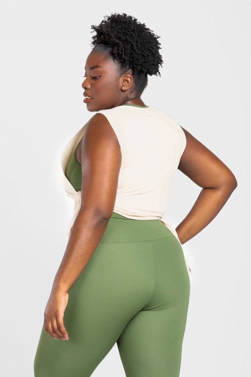 Regata com Nózinho Lateral Básica Plus Size (Bege) | Ref: KP3083-F