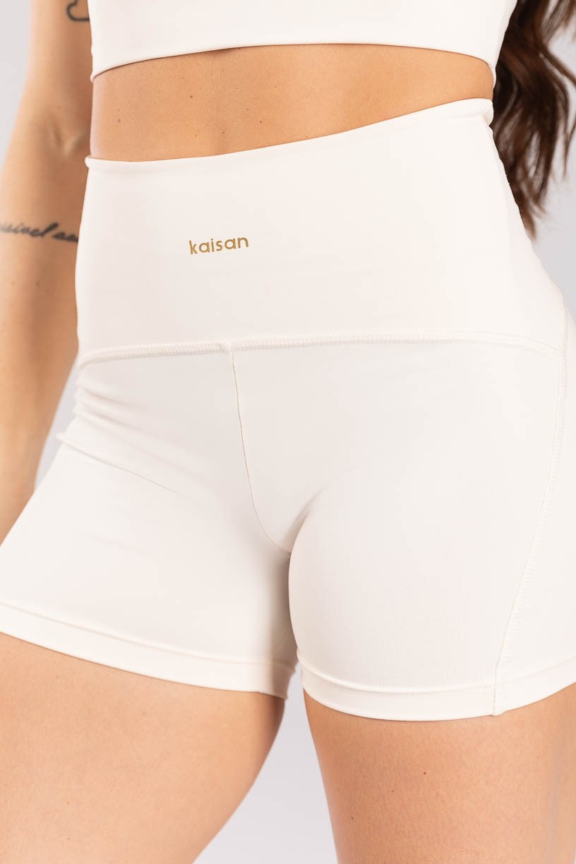 Short com Cós Diferenciado (Off White) | Ref: K4033-B
