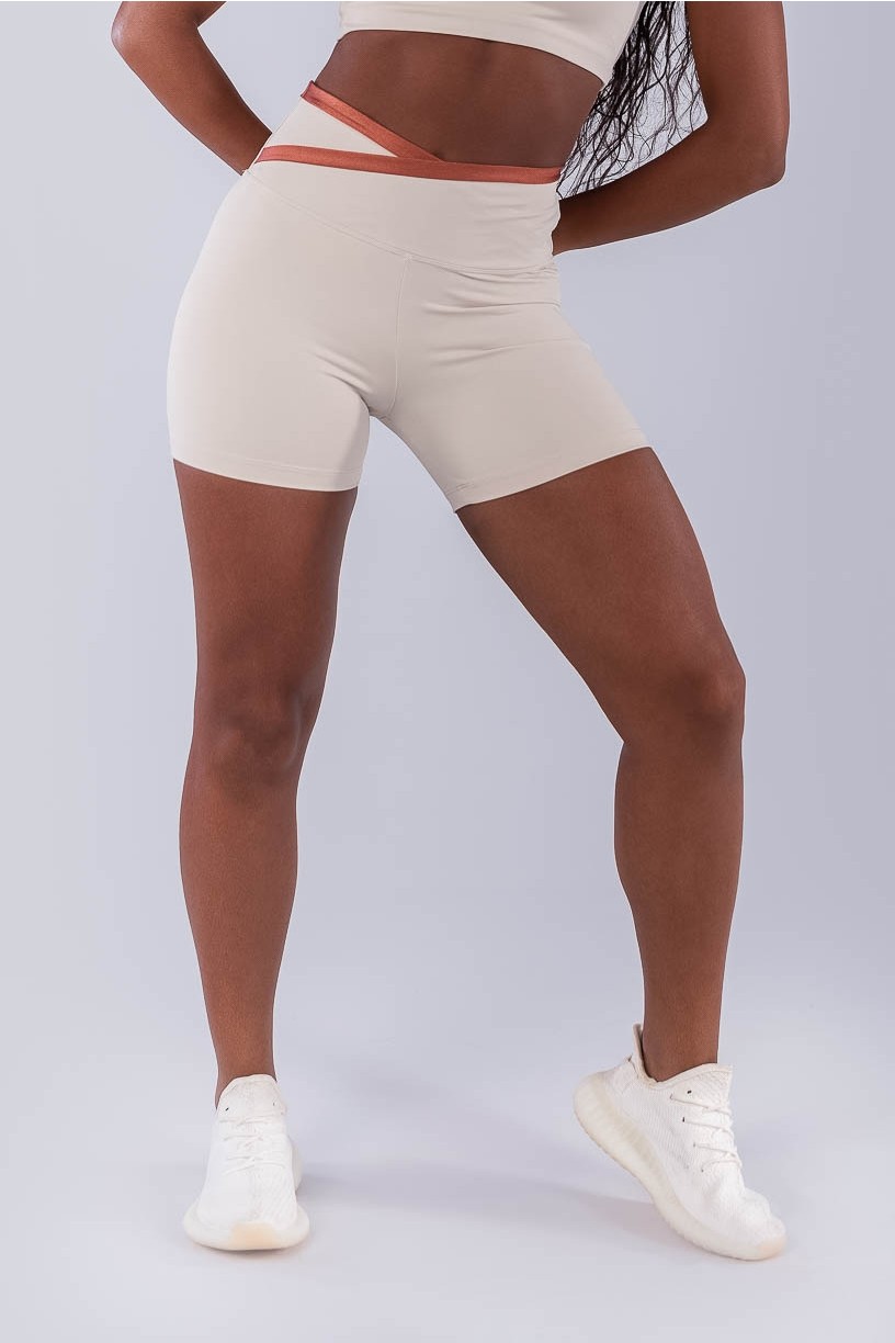 Short com Cós Transpassado e Vira (Bege / Cobre) | Ref: K4497-A