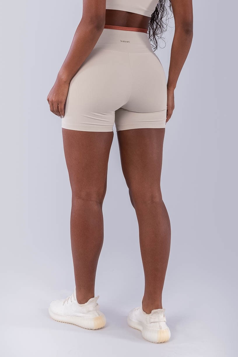 Short com Cós Transpassado e Vira (Bege / Cobre) | Ref: K4497-A