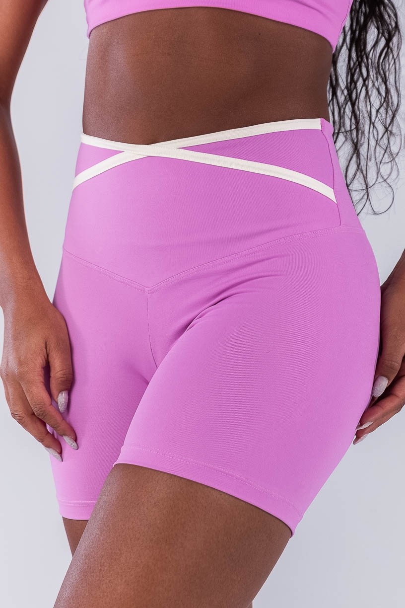 Short com Chapado Cruzado Contrastante (Aurora / Off-White) | Ref: K4483-B