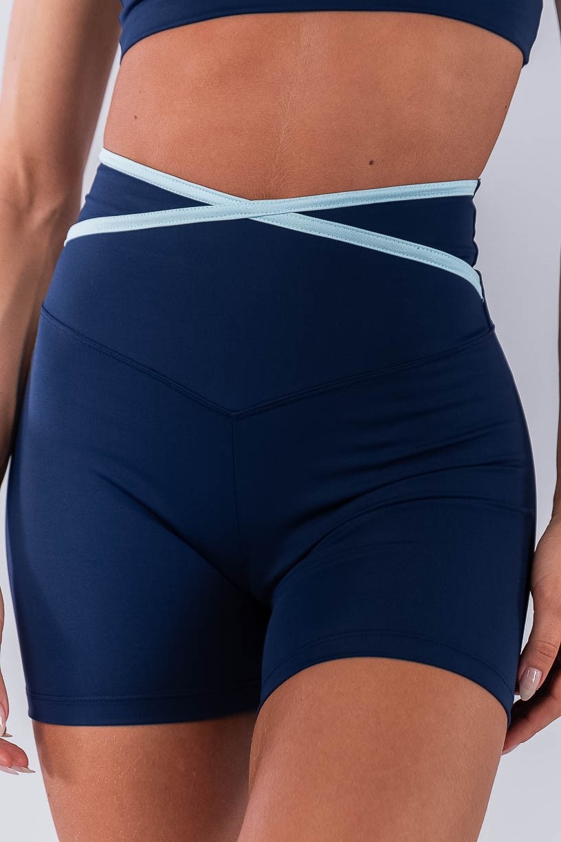 Short com Chapado Cruzado Contrastante (Azul Marinho / Azulbebê) | Ref: K4483-A