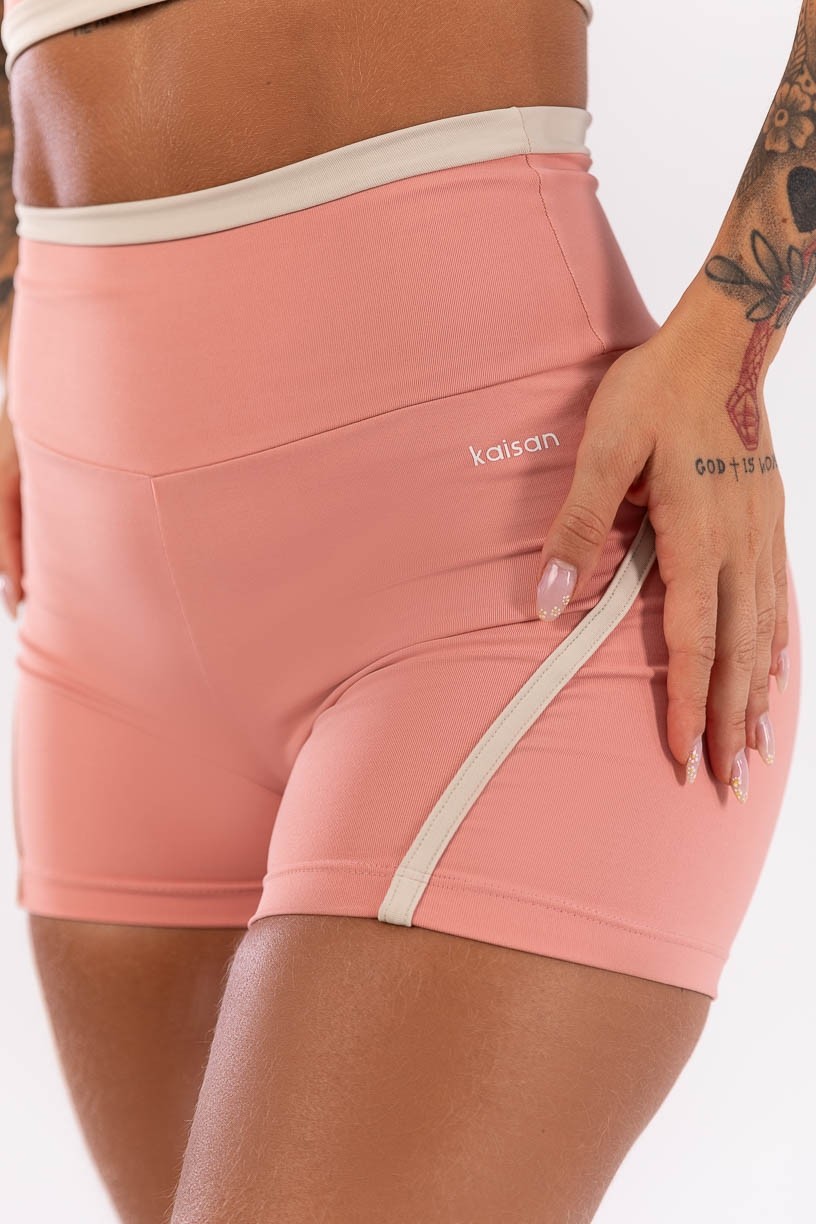 K4009-B_Short_com_Chapado_e_Vira_no_Cos_Rosa_Claro__Off-White__Ref:_K4009-B