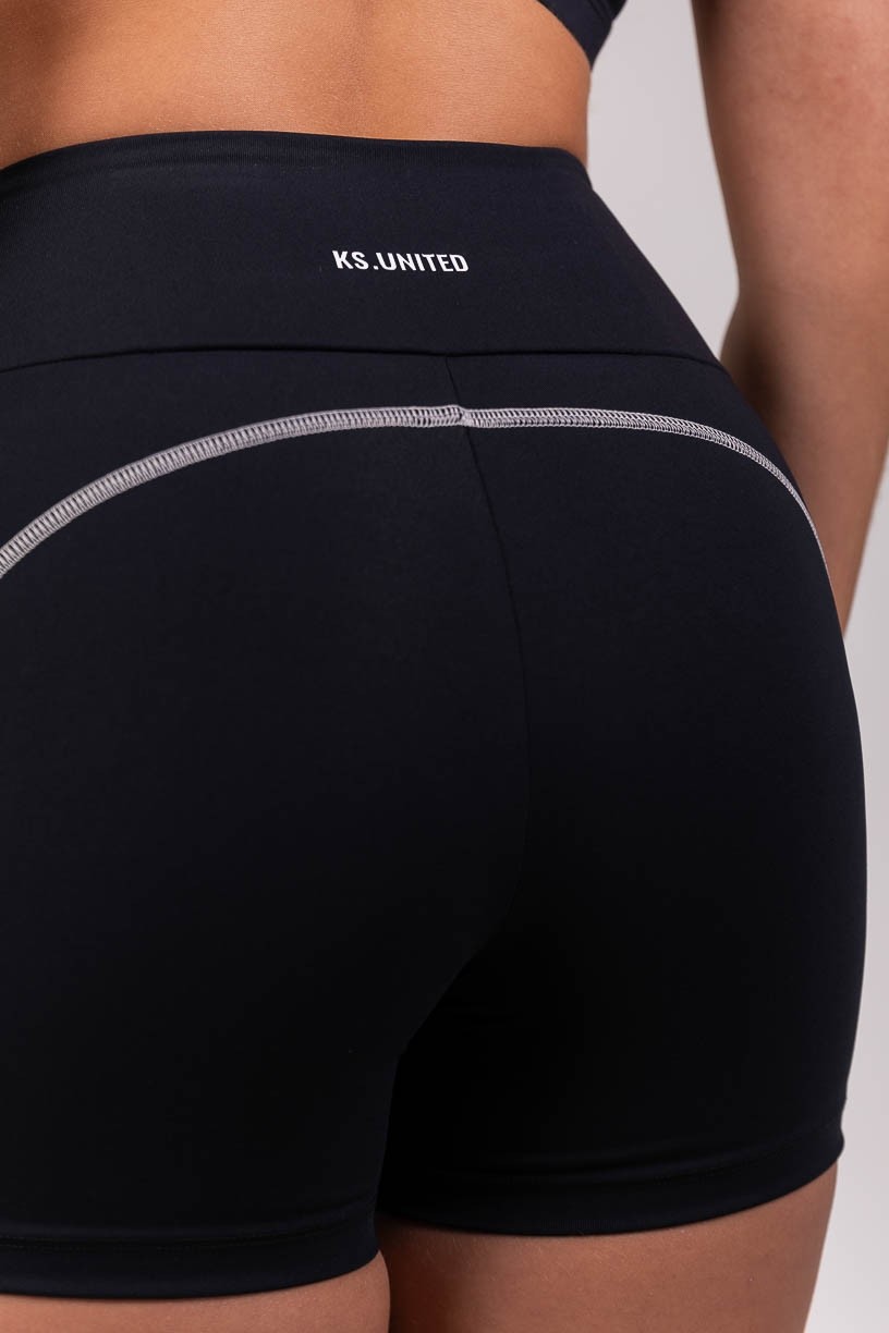 K3869-A_Short_com_Cobertura_e_Bolso_nas_Costas_Preto__Ref:_K3869-A