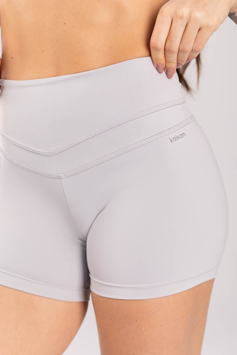 K4076-A_Short_com_Cobertura_no_Cos_Cinza_Claro__Ref:_K4076-A
