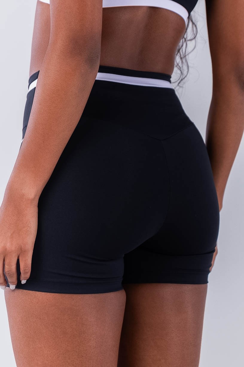 Short com Faixa no Cós e Vivo (Preto / Branco) | Ref: K4491-A