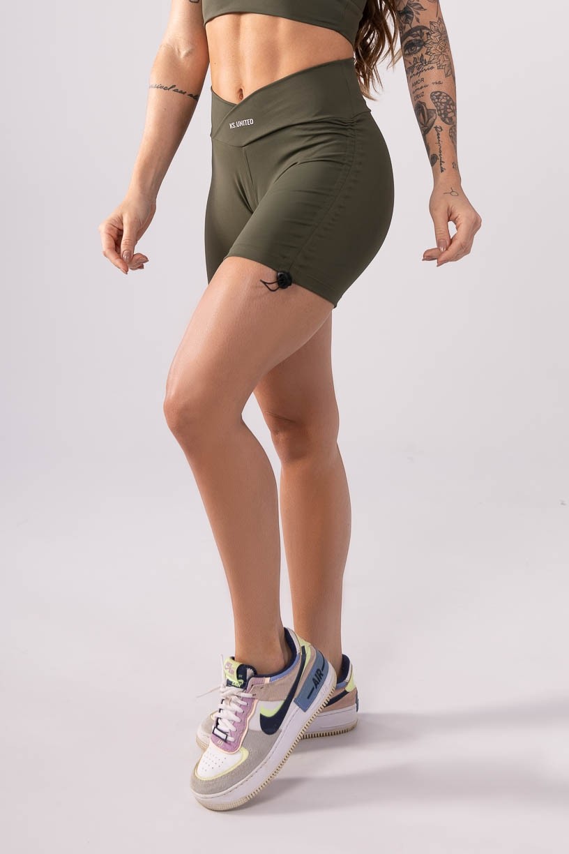 K3544-C_Short_com_Franzido_Lateral_Verde_Militar__Ref:_K3544-C