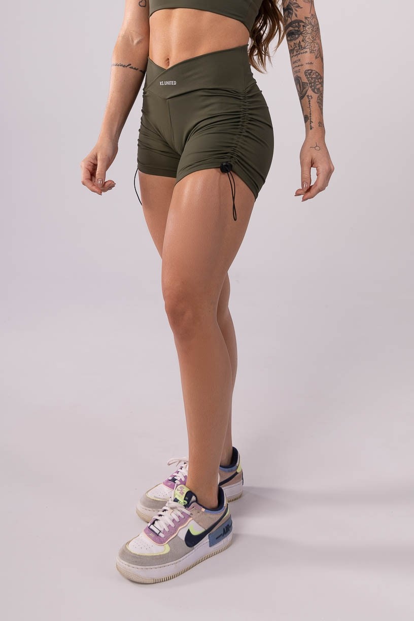 K3544-C_Short_com_Franzido_Lateral_Verde_Militar__Ref:_K3544-C