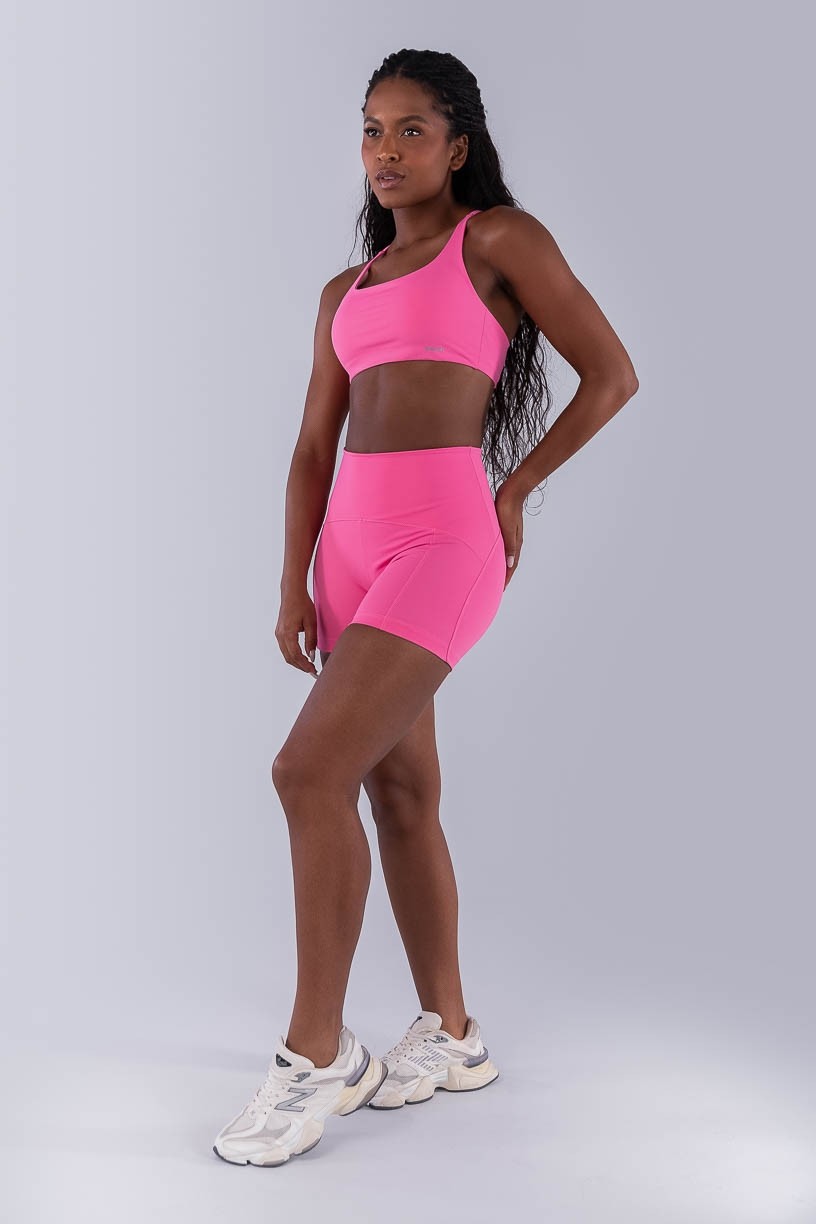 Short com Recortes e Cós Diferenciado (Rosa Chiclete) | Ref: K4480-B