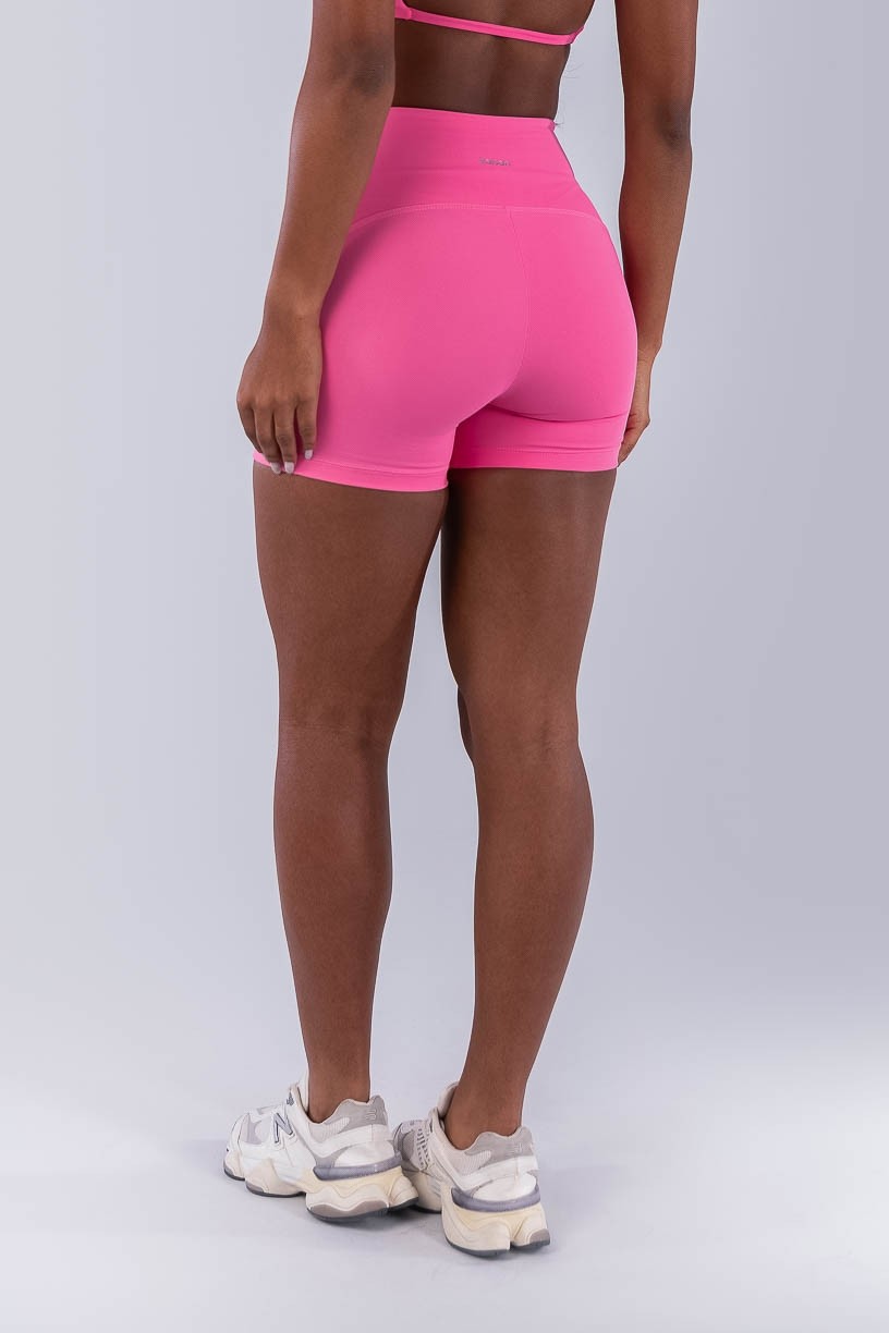Short com Recortes e Cós Diferenciado (Rosa Chiclete) | Ref: K4480-B