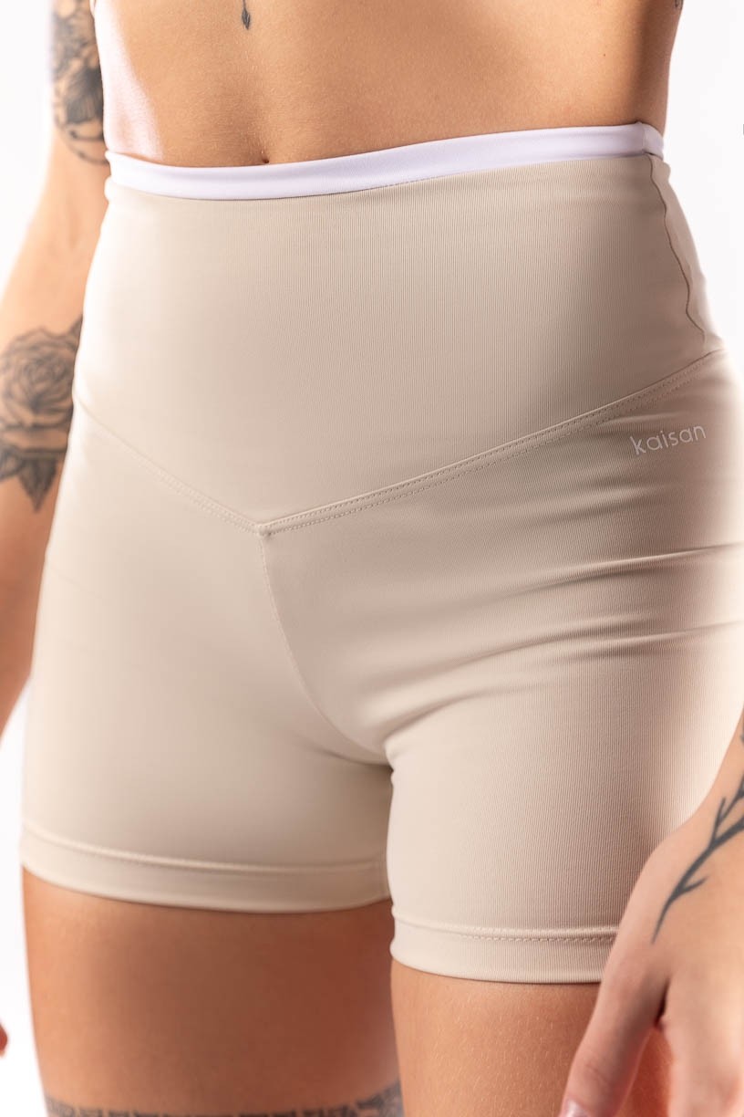 K4048-A_Short_com_Vira_Bege__Branco__Ref:_K4048-A